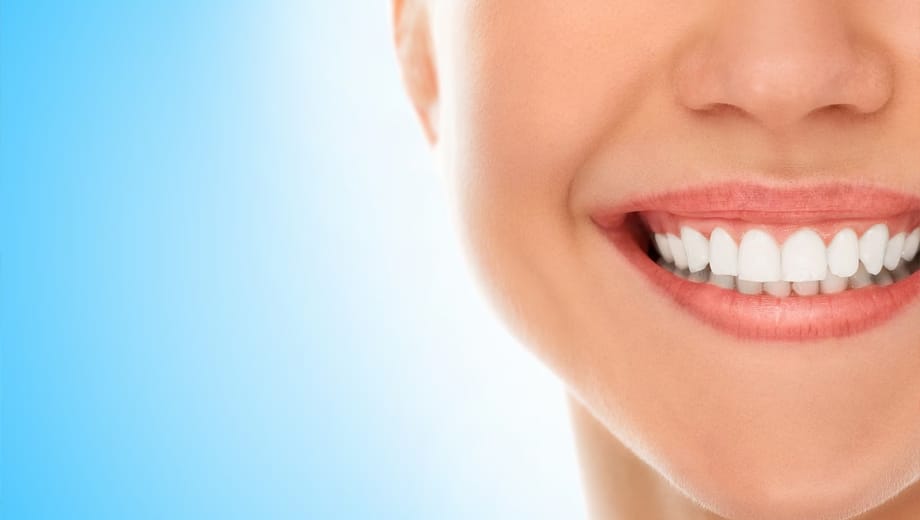 Les secrets d&rsquo;un sourire éclatant : soins dentaires naturels et astuces de blanchiment